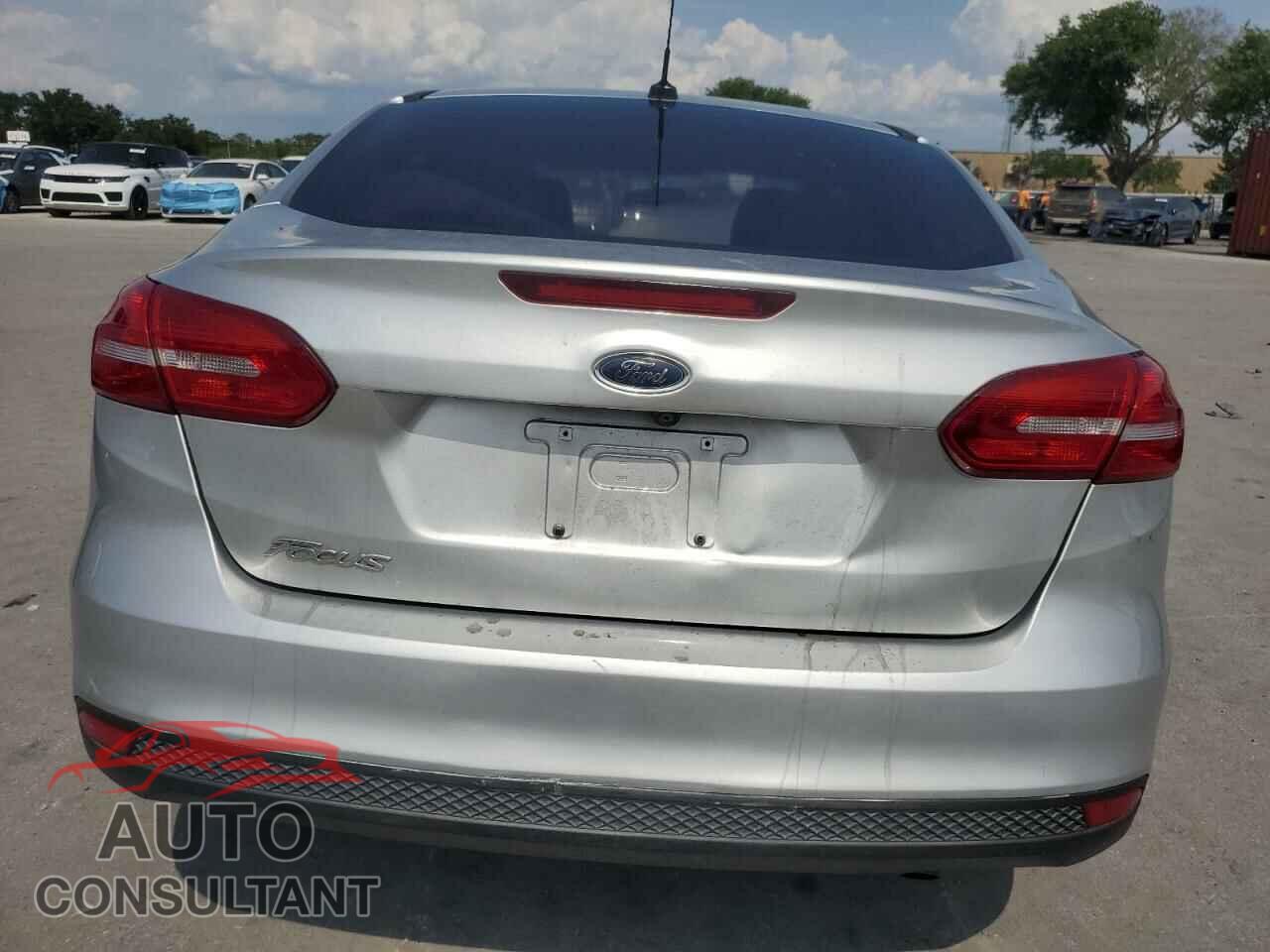 FORD FOCUS 2017 - 1FADP3E2XHL256607