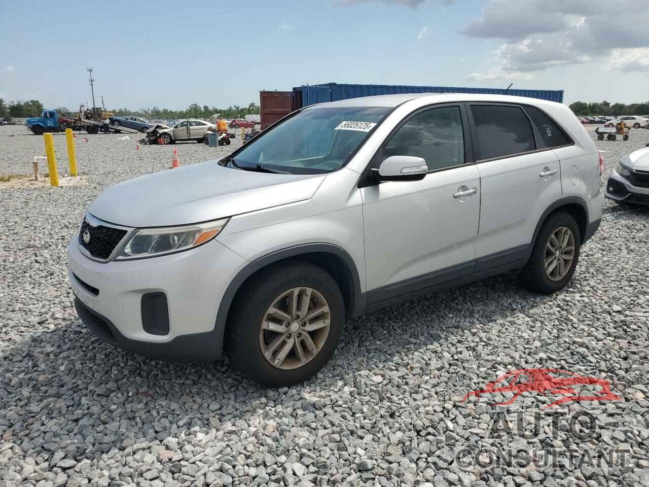 KIA SORENTO 2015 - 5XYKT3A65FG555890