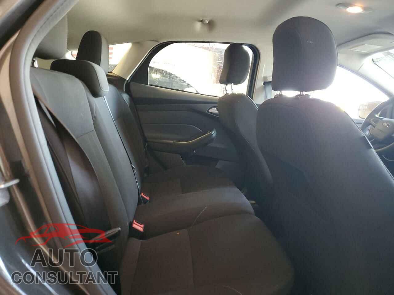 FORD FOCUS 2017 - 1FADP3K24HL286576