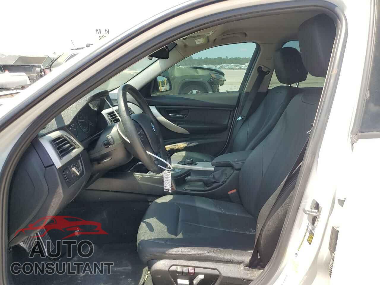 BMW 3 SERIES 2016 - WBA8E1G52GNU10112