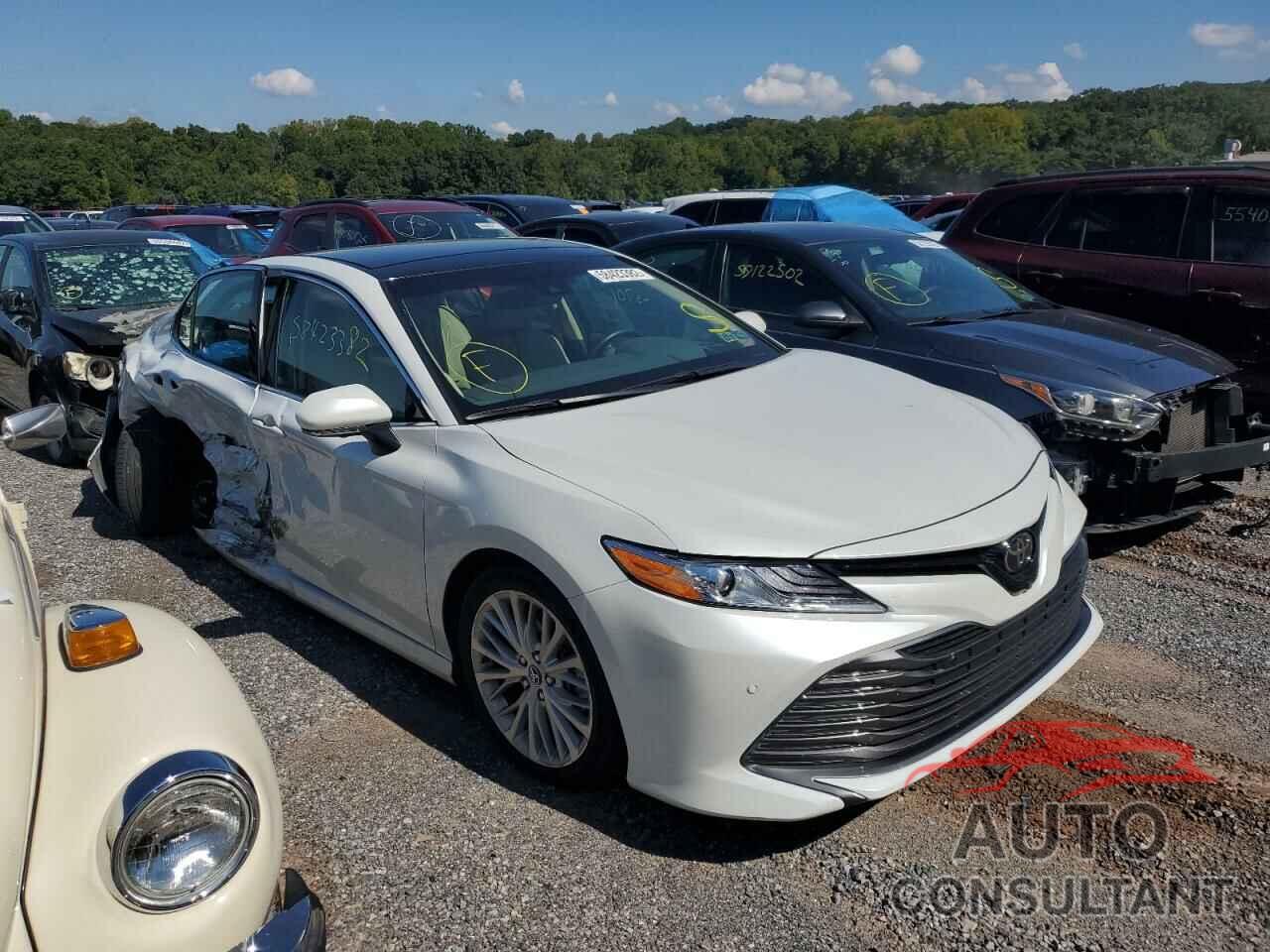 TOYOTA CAMRY 2018 - 4T1B11HK4JU035857