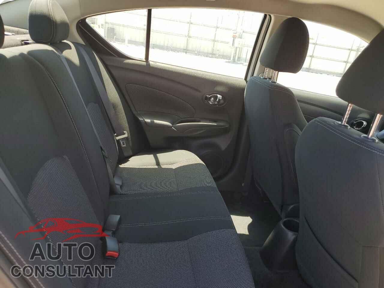 NISSAN VERSA 2017 - 3N1CN7AP3HL905689