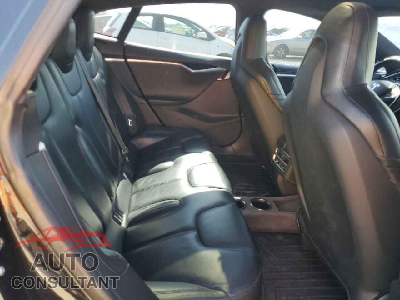 TESLA MODEL S 2015 - 5YJSA1E43FF117363