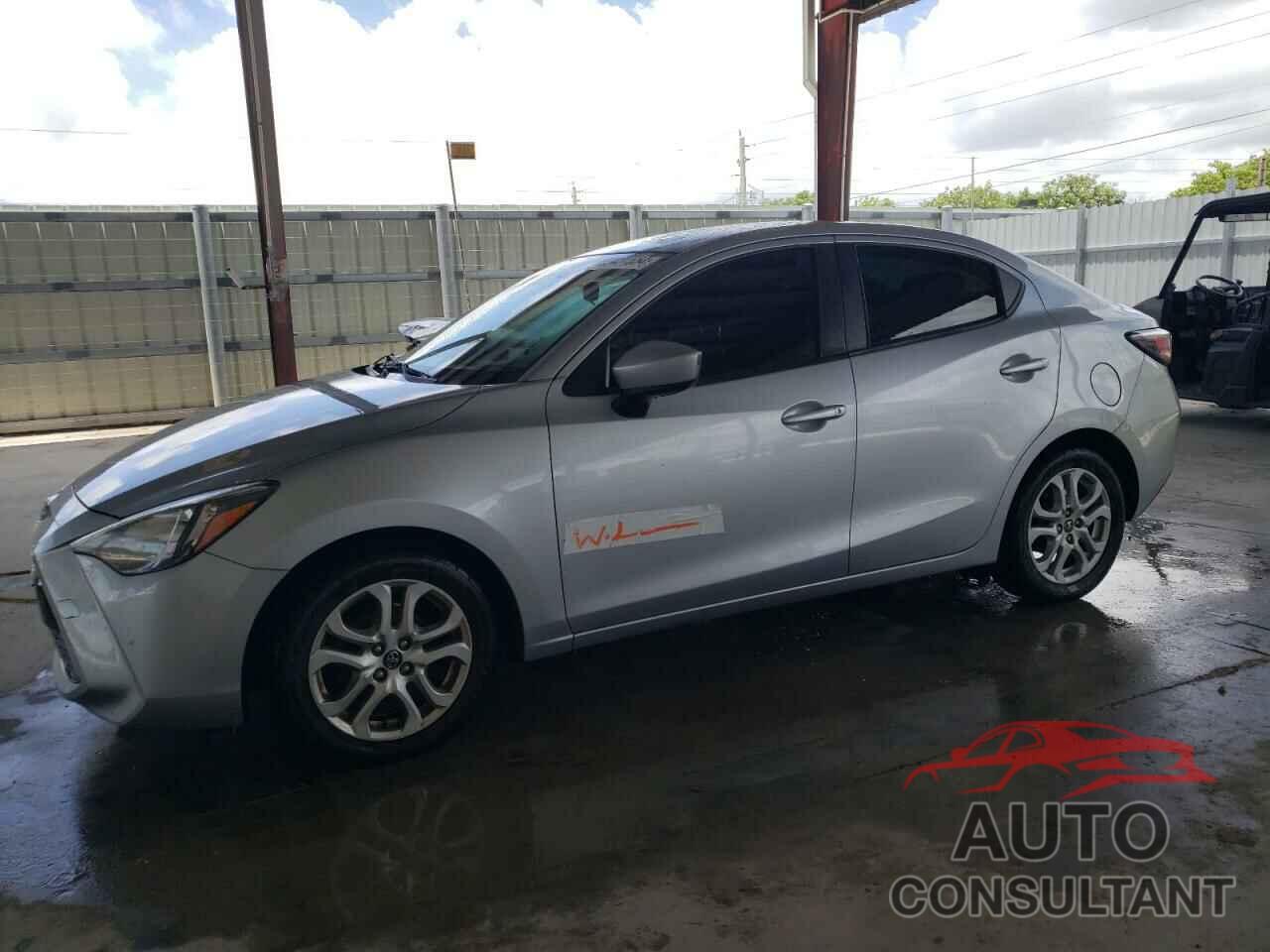 TOYOTA YARIS 2017 - 3MYDLBYV8HY174308