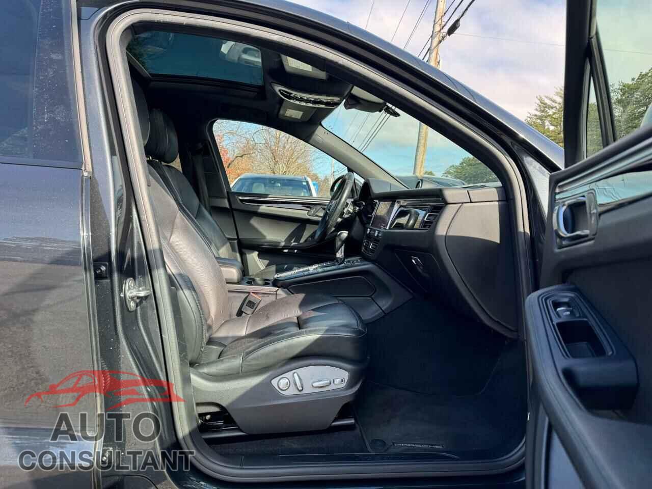 PORSCHE MACAN 2019 - WP1AA2A59KLB05711