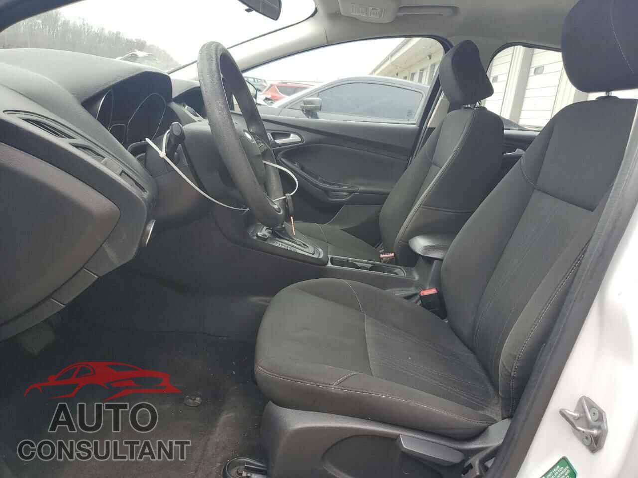 FORD FOCUS 2017 - 1FADP3F28HL249346