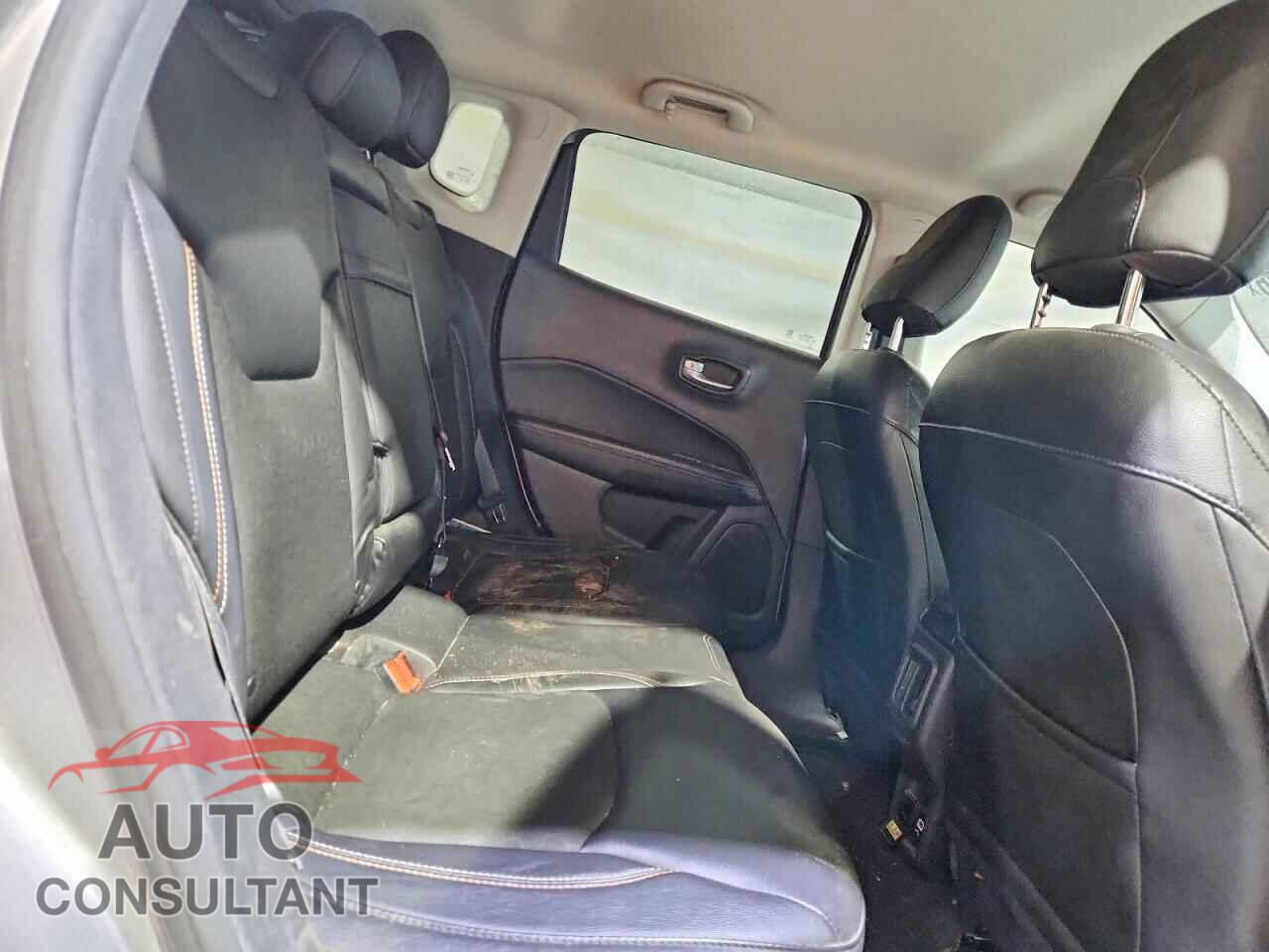 JEEP COMPASS 2018 - 3C4NJDBB4JT331502