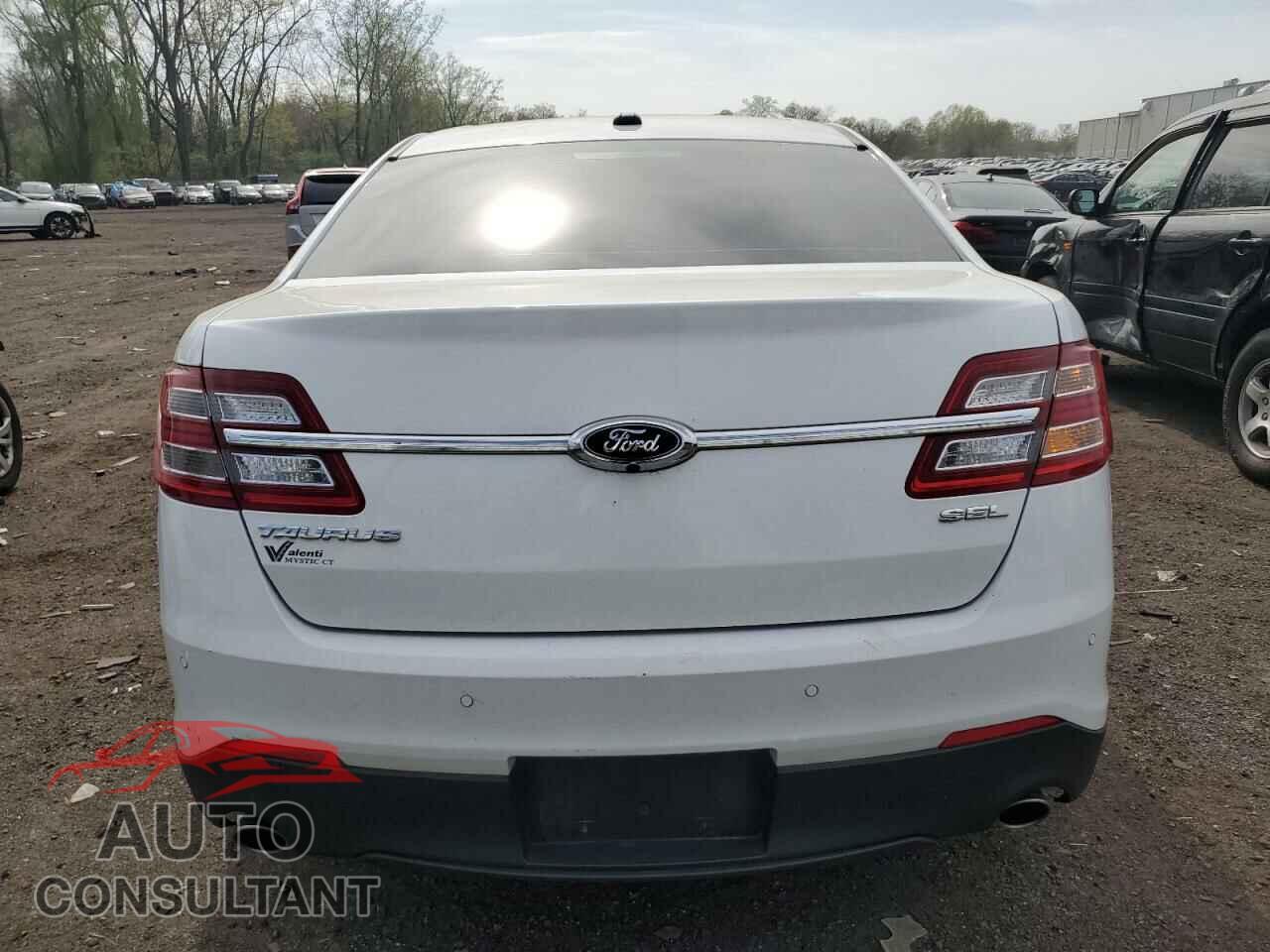FORD TAURUS 2015 - 1FAHP2E83FG189225