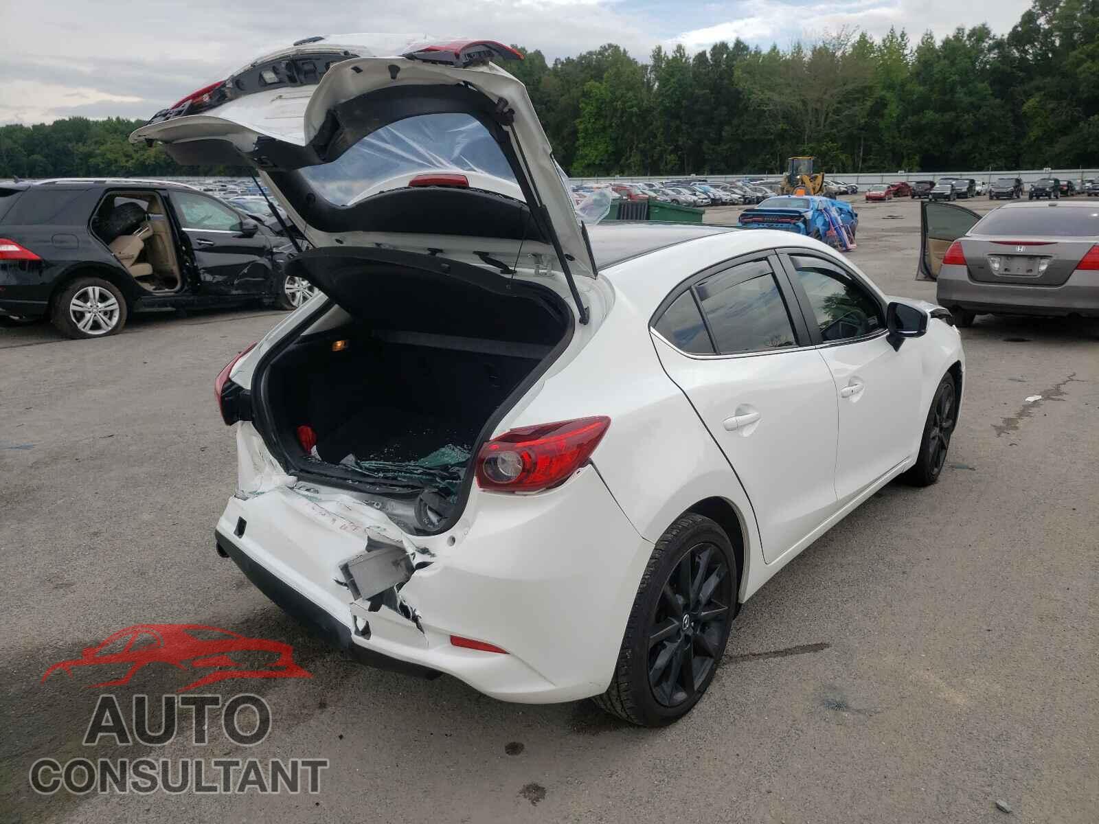 MAZDA 3 2017 - JM1BN1L39H1123484