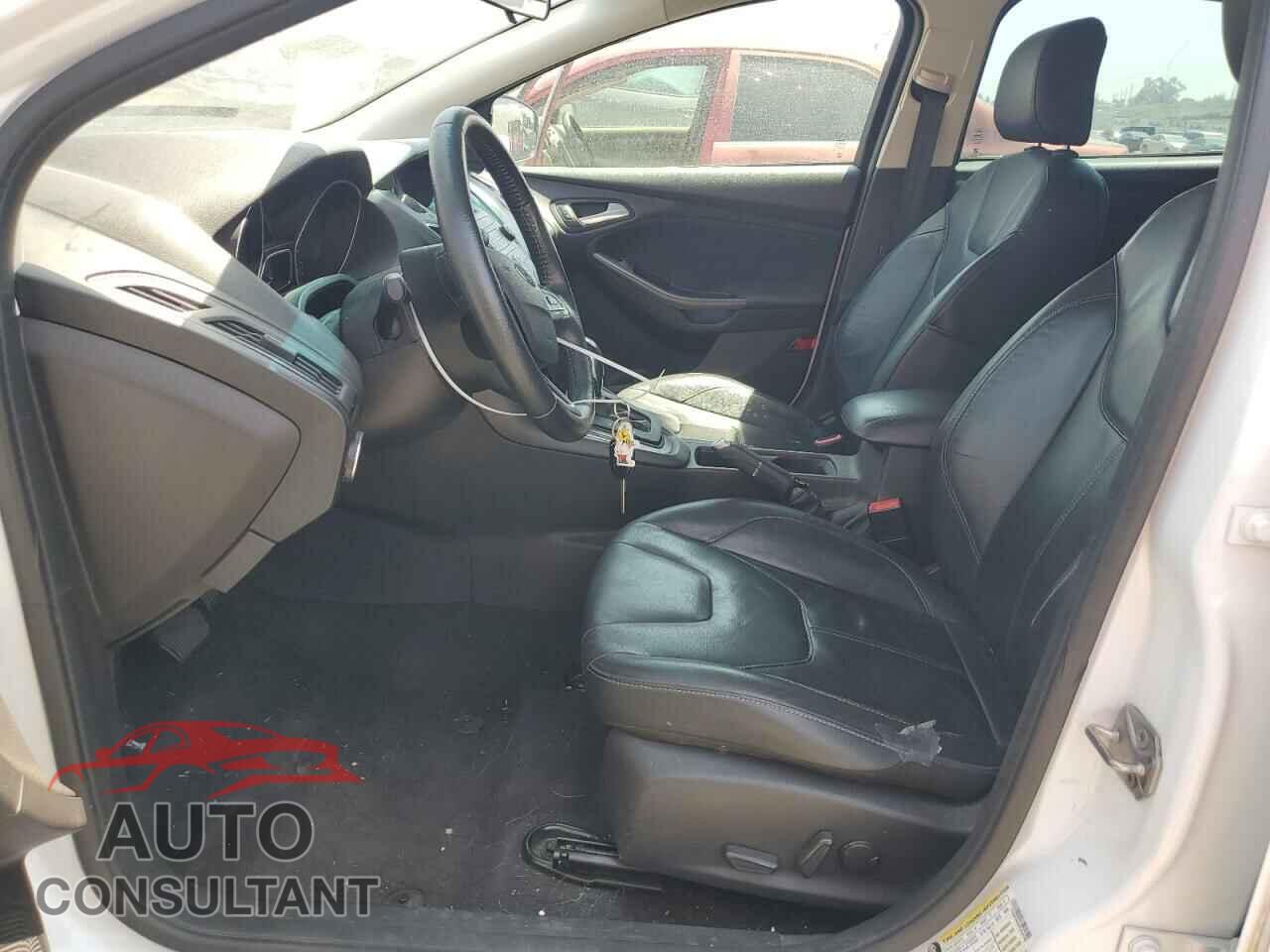 FORD FOCUS 2015 - 1FADP3K2XFL358166