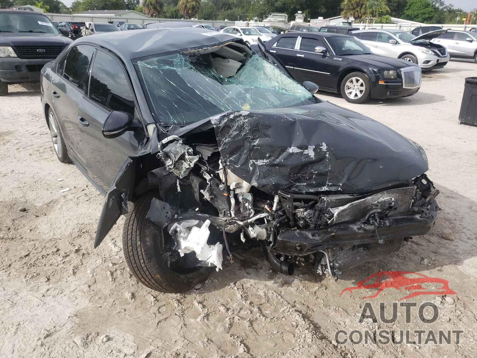 VOLKSWAGEN PASSAT 2018 - 1VWAA7A37JC017068
