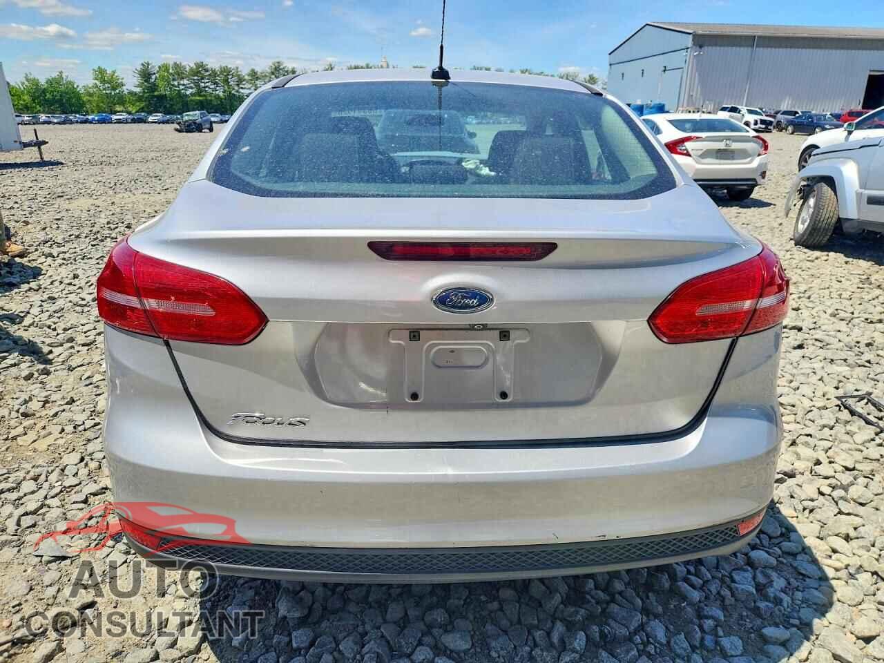 FORD FOCUS 2015 - 1FADP3E26FL246542