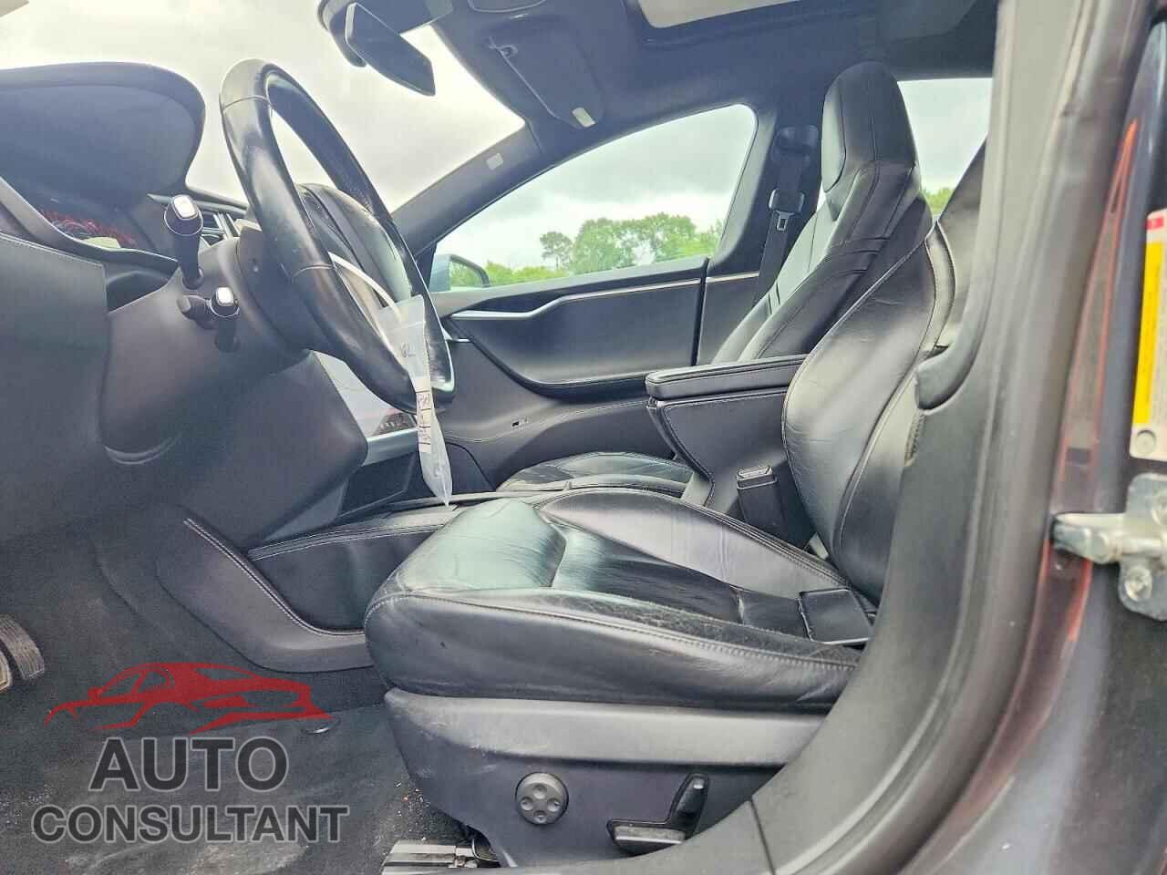 TESLA MODEL S 2015 - 5YJSA1E28FF111217