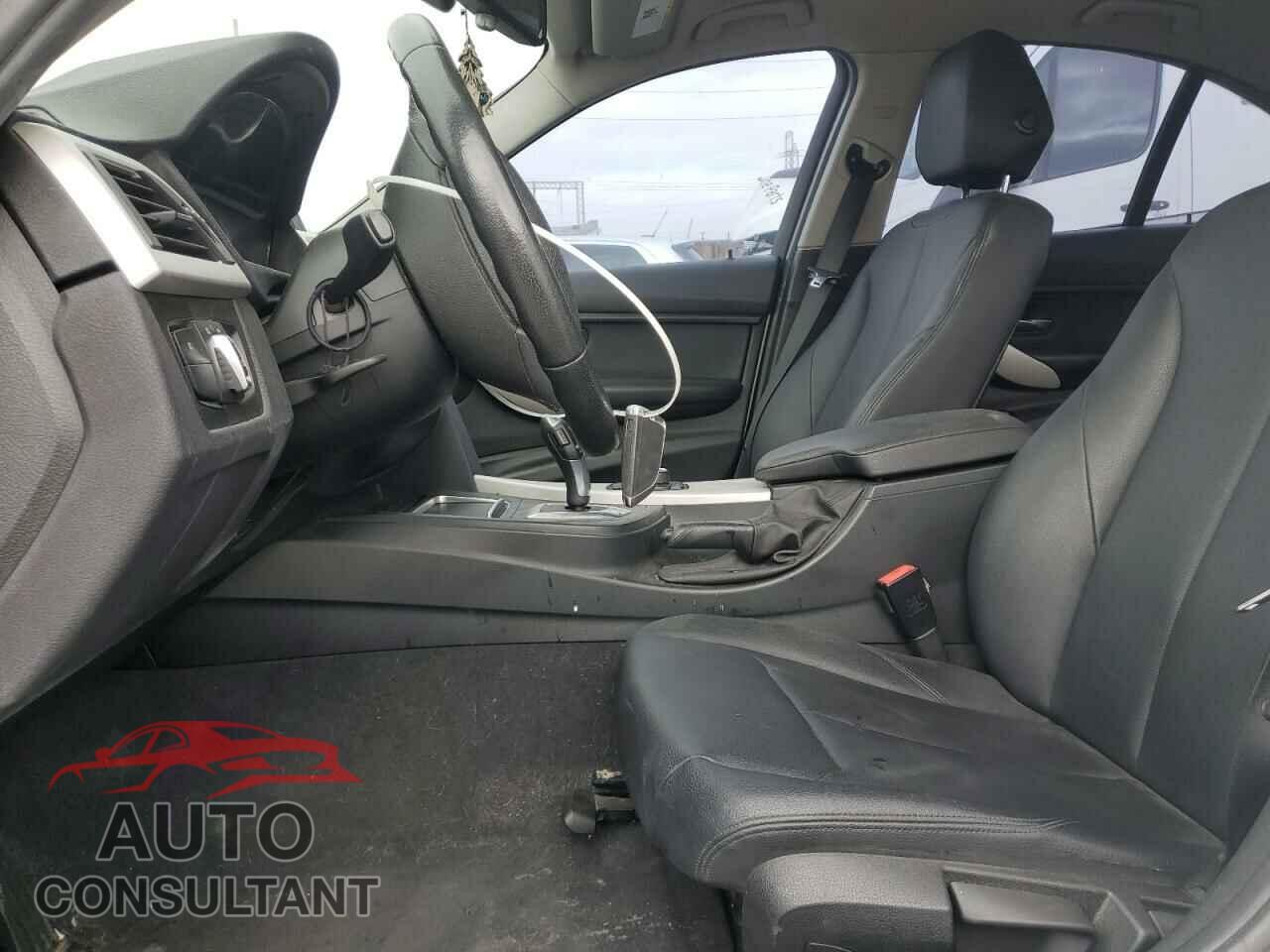BMW 3 SERIES 2016 - WBA8E1G59GNU12195