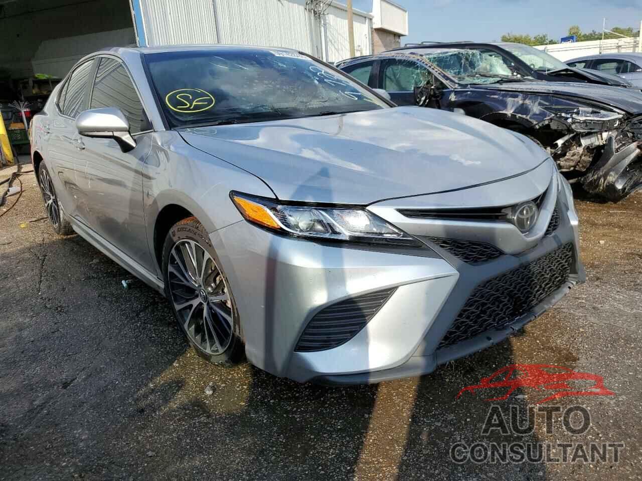 TOYOTA CAMRY 2018 - 4T1B11HK0JU595892