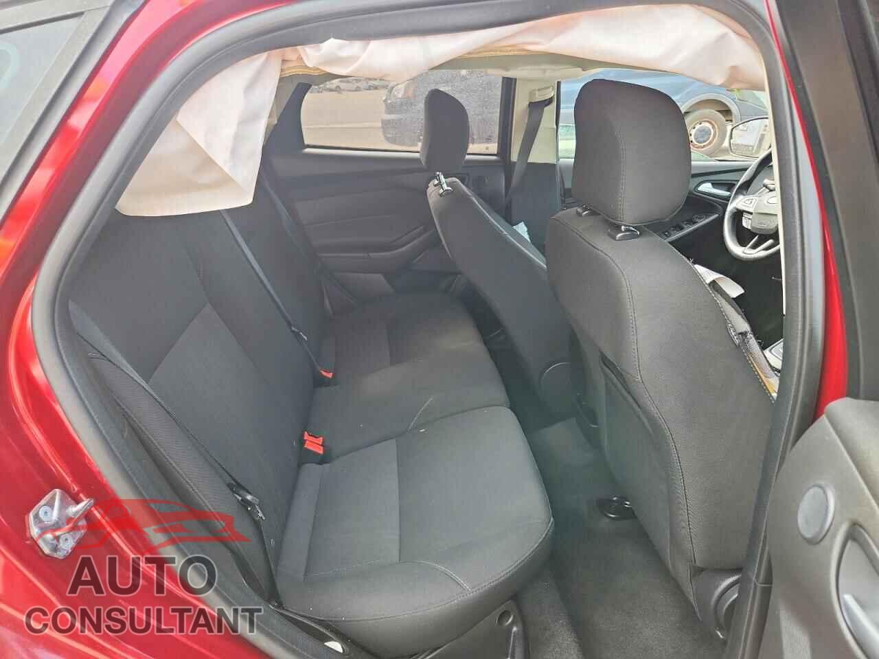 FORD FOCUS 2017 - 1FADP3M21HL303900