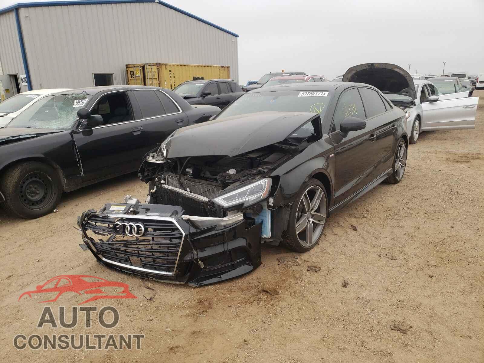 AUDI A3 2019 - WAUGUGFFXK1009631