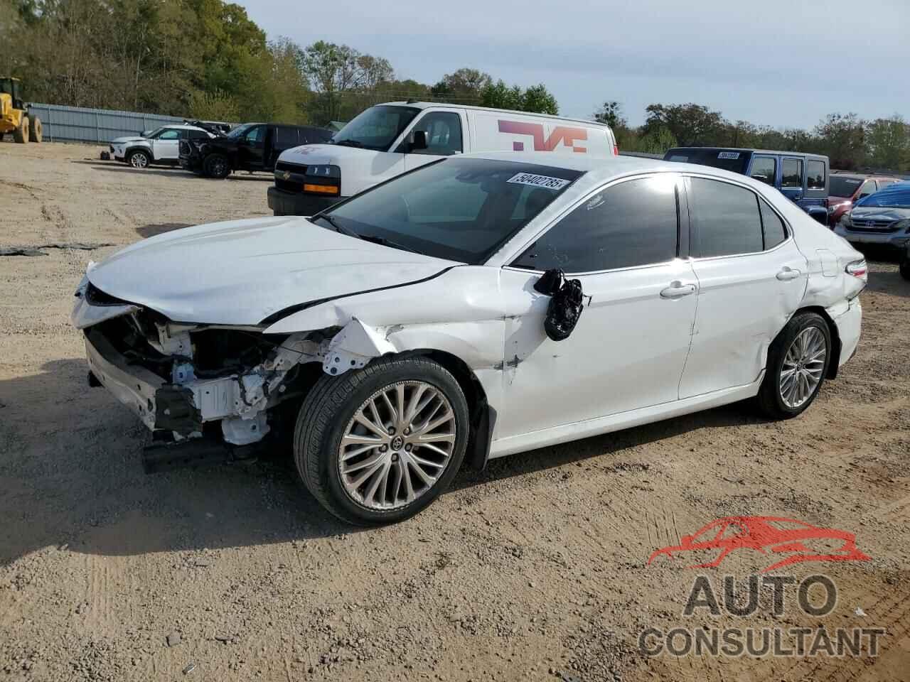 TOYOTA CAMRY 2018 - 4T1B11HK7JU130221
