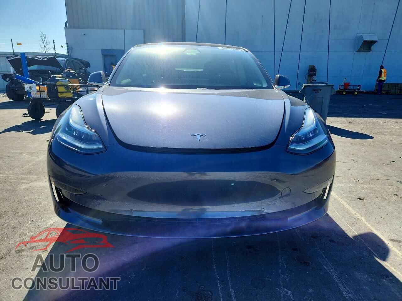 TESLA MODEL 3 2018 - 5YJ3E1EA5JF006935