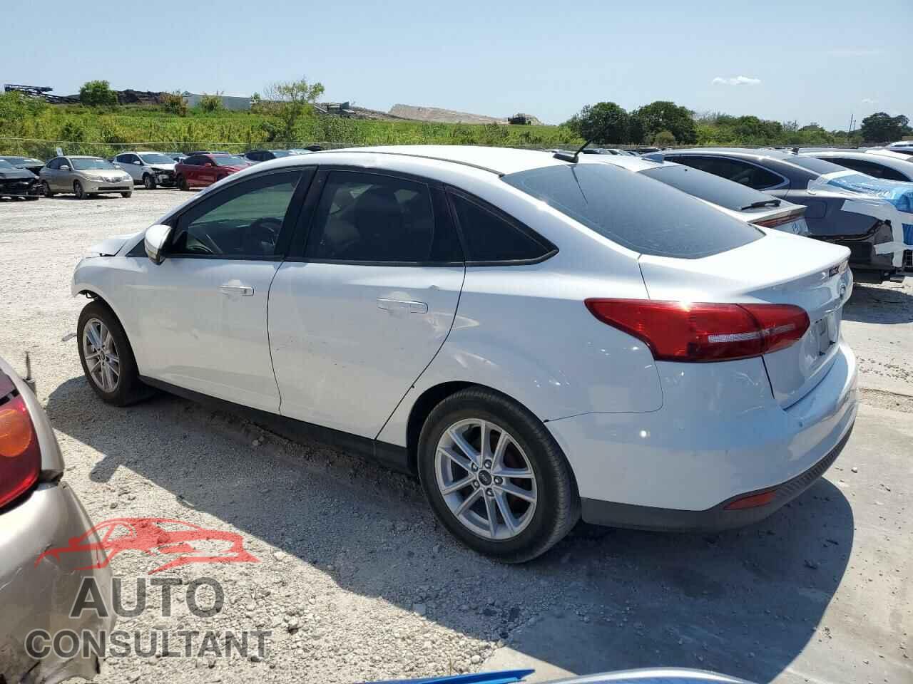 FORD FOCUS 2015 - 1FADP3F23FL364904