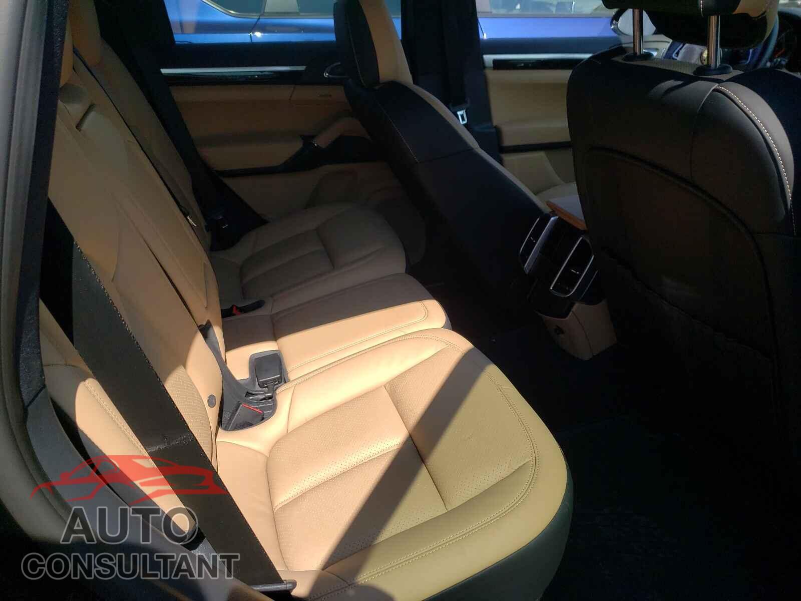 PORSCHE CAYENNE 2016 - WP1AA2A28GKA11239