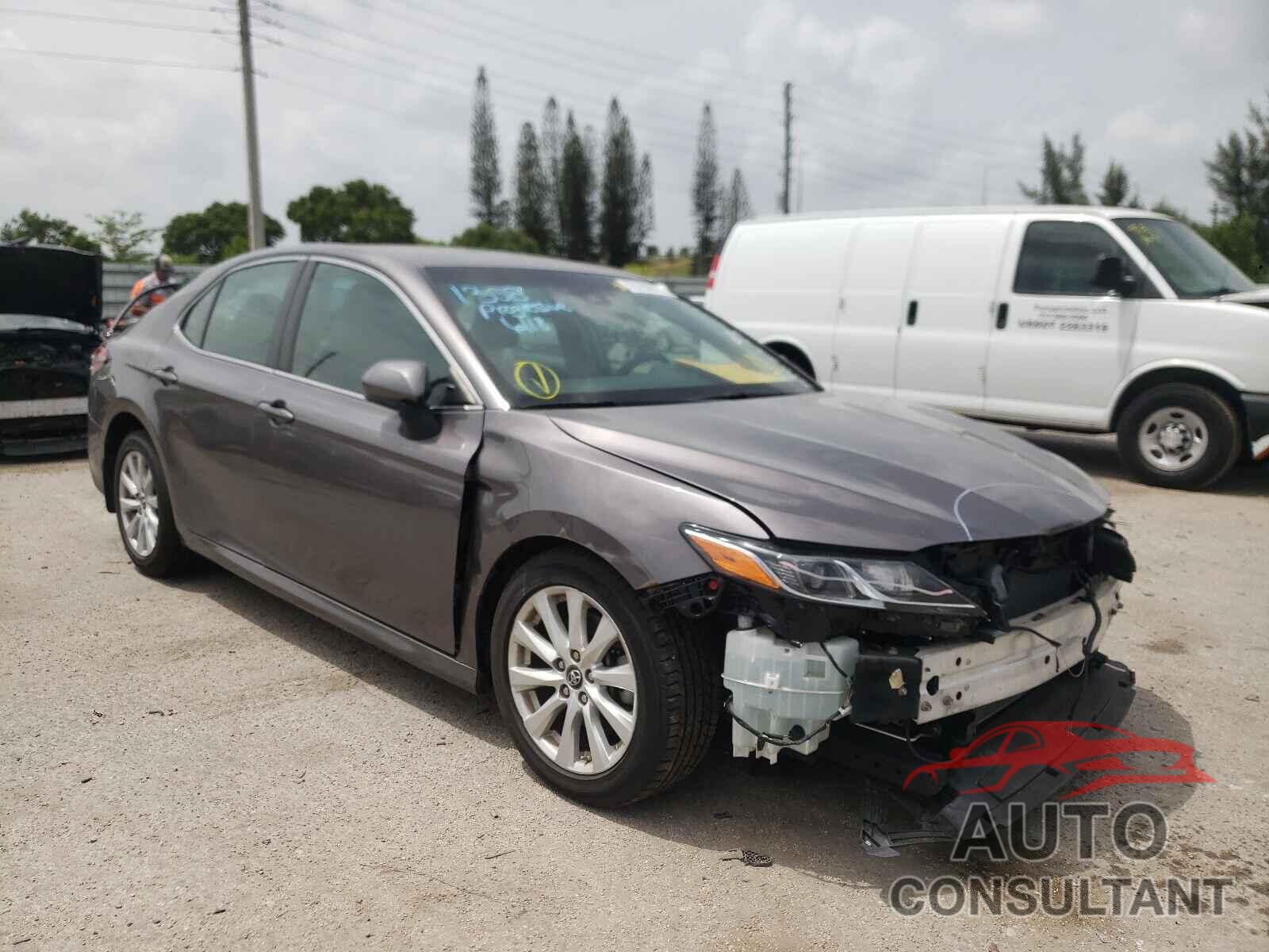 TOYOTA CAMRY 2018 - 4T1B11HK8JU512399