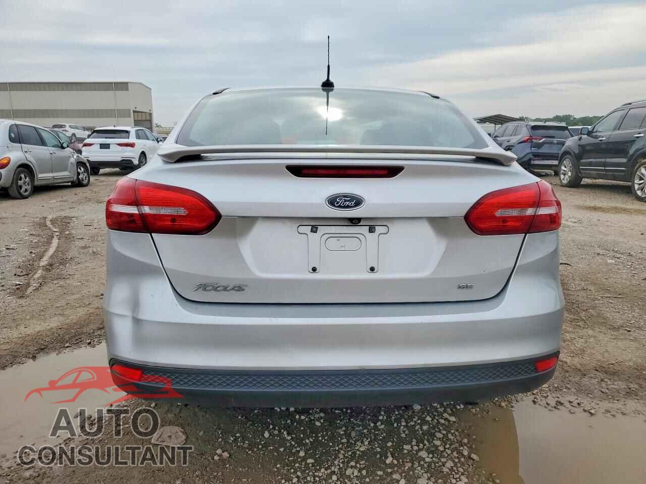 FORD FOCUS 2015 - 1FADP3F29FL256707