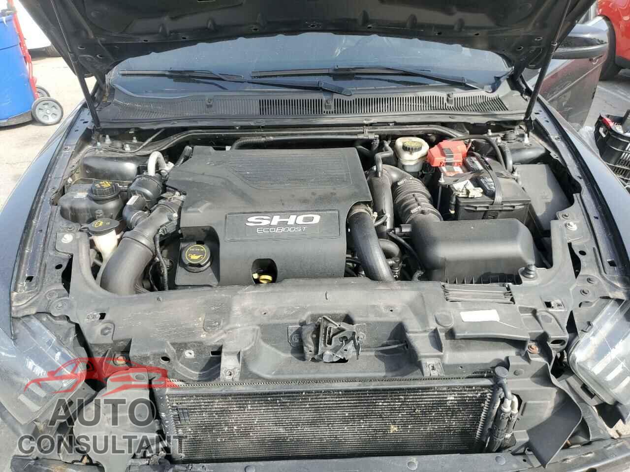 FORD TAURUS 2018 - 1FAHP2KT0JG111695