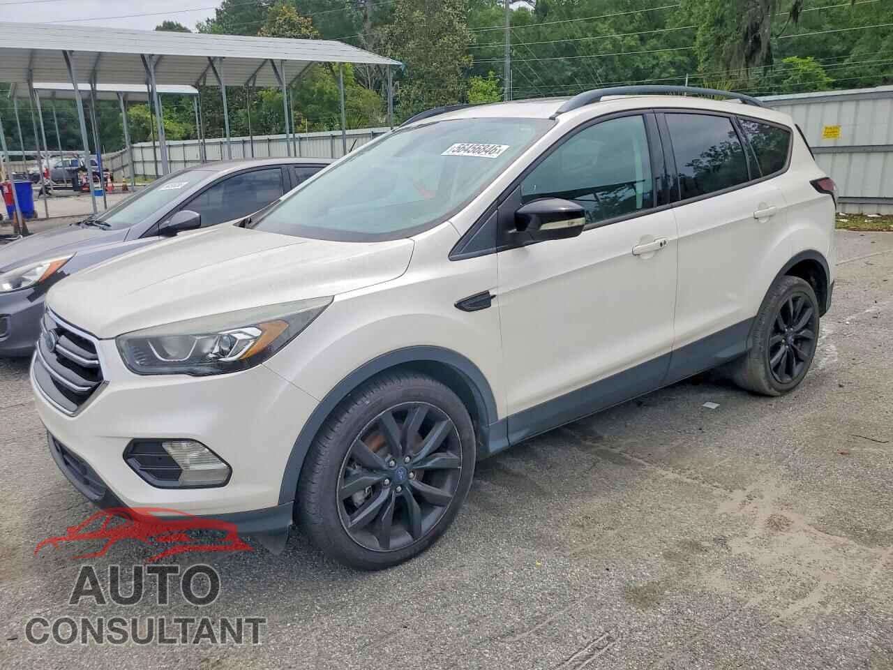 FORD ESCAPE 2017 - 1FMCU0J90HUF01372