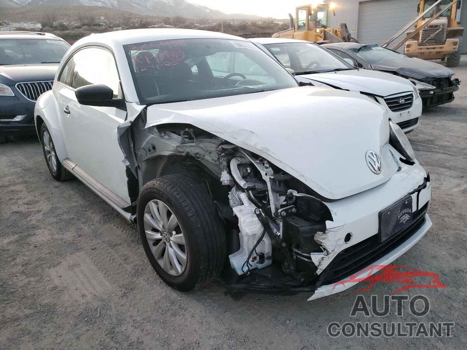 VOLKSWAGEN BEETLE 2018 - 3VWFD7AT7JM719189