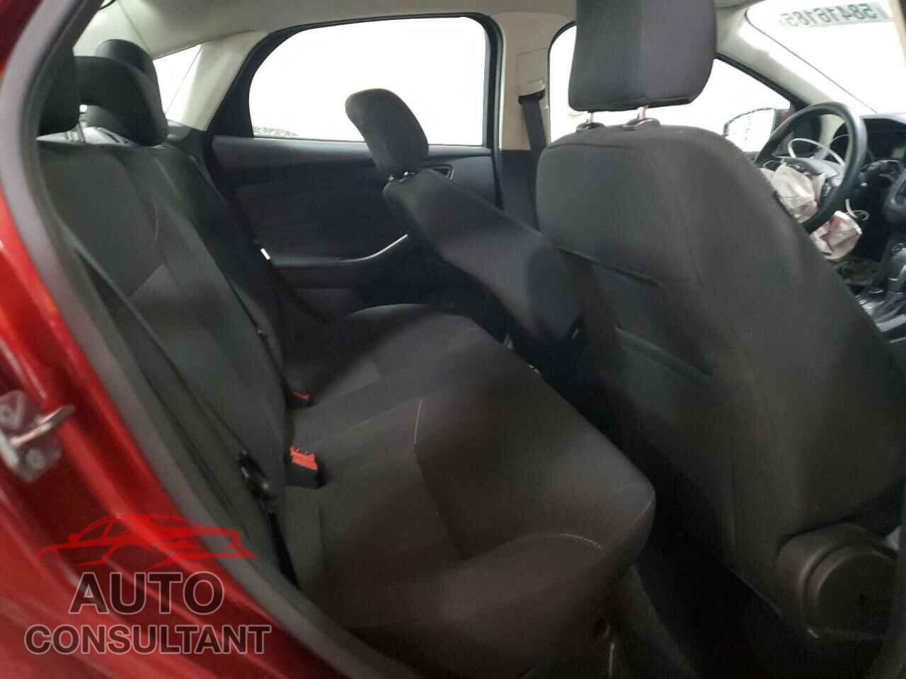 FORD FOCUS 2017 - 1FADP3F26HL209475