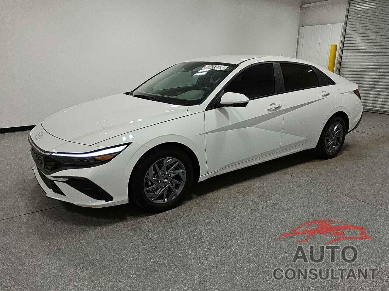 HYUNDAI ELANTRA 2024 - KMHLM4DG0RU672027