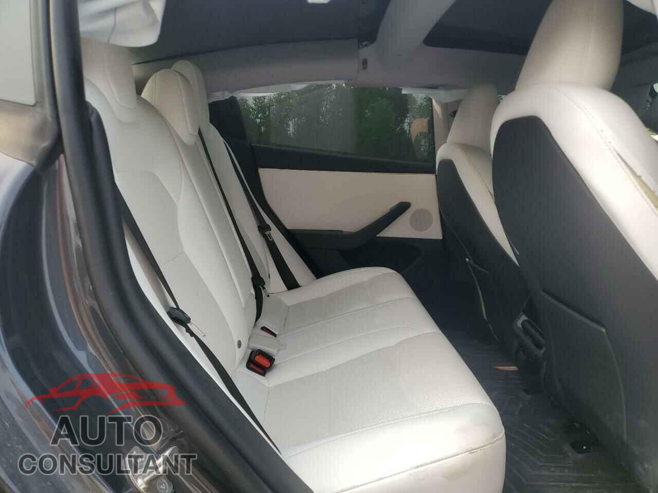 TESLA MODEL 3 2024 - LRW3E7FA7RC057960