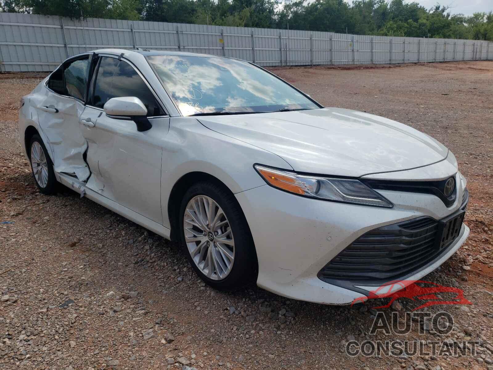 TOYOTA CAMRY 2018 - 4T1B11HK7JU005445