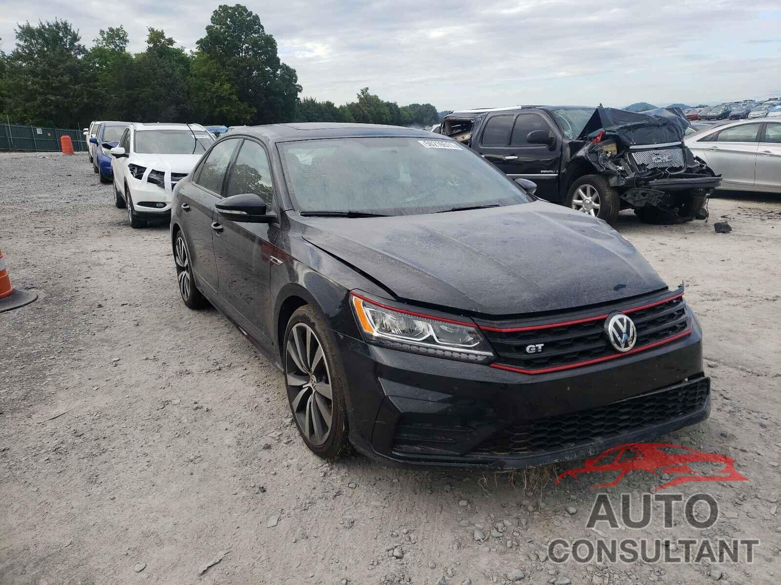 VOLKSWAGEN PASSAT 2018 - 1VWJM7A35JC036807