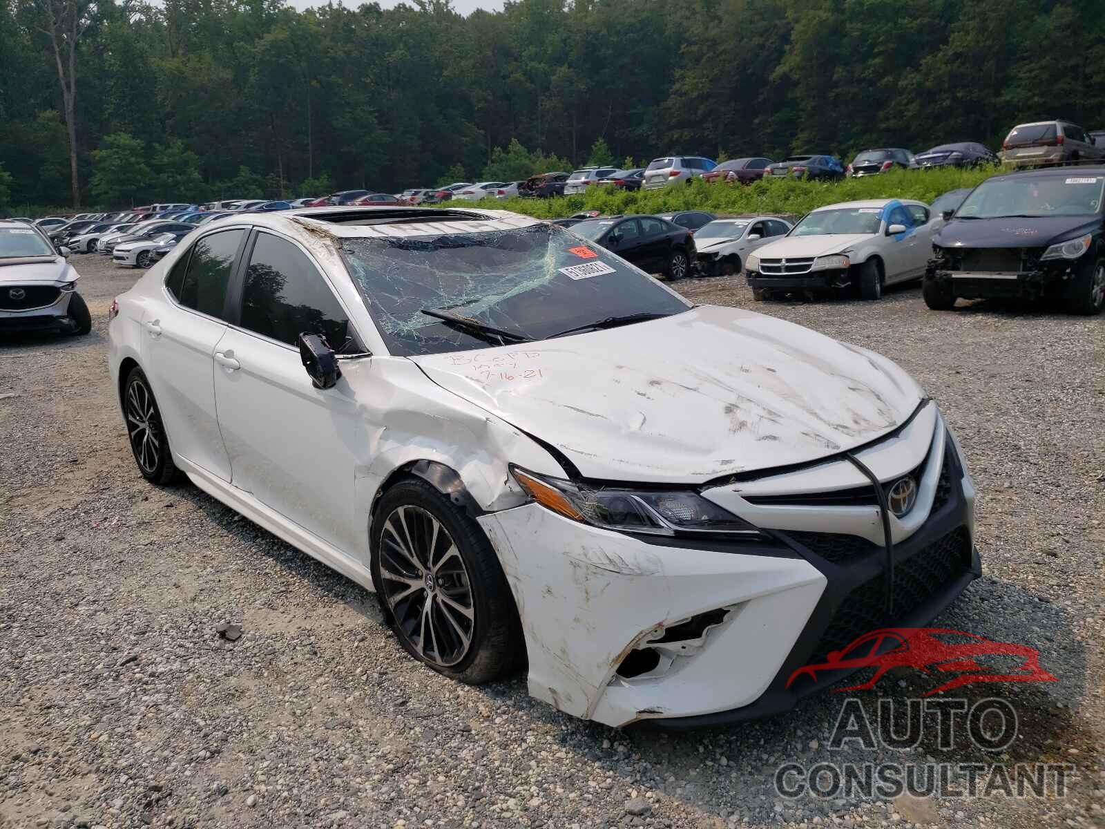 TOYOTA CAMRY 2018 - 4T1B11HK8JU573512