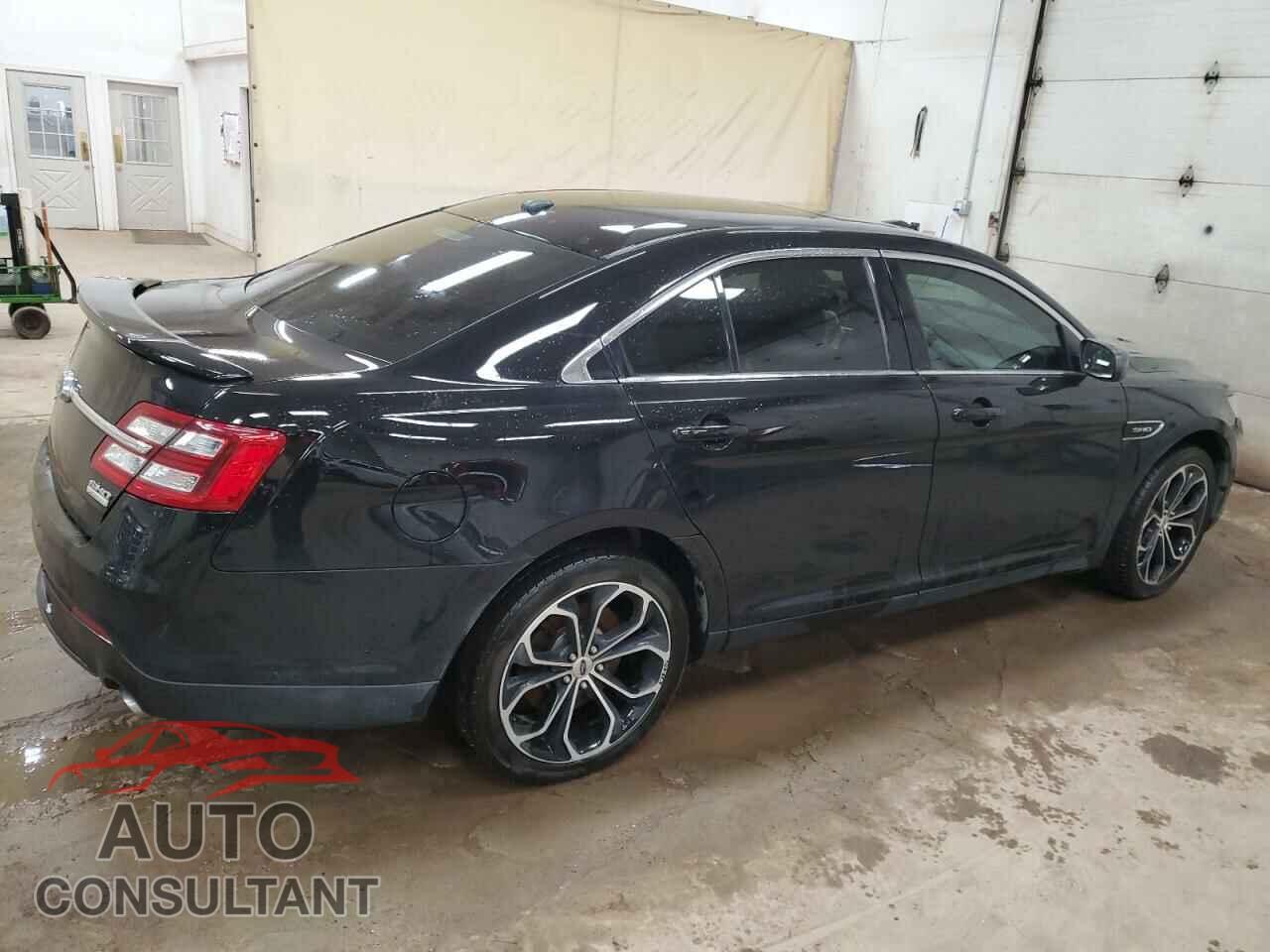 FORD TAURUS 2018 - 1FAHP2KT5JG105519