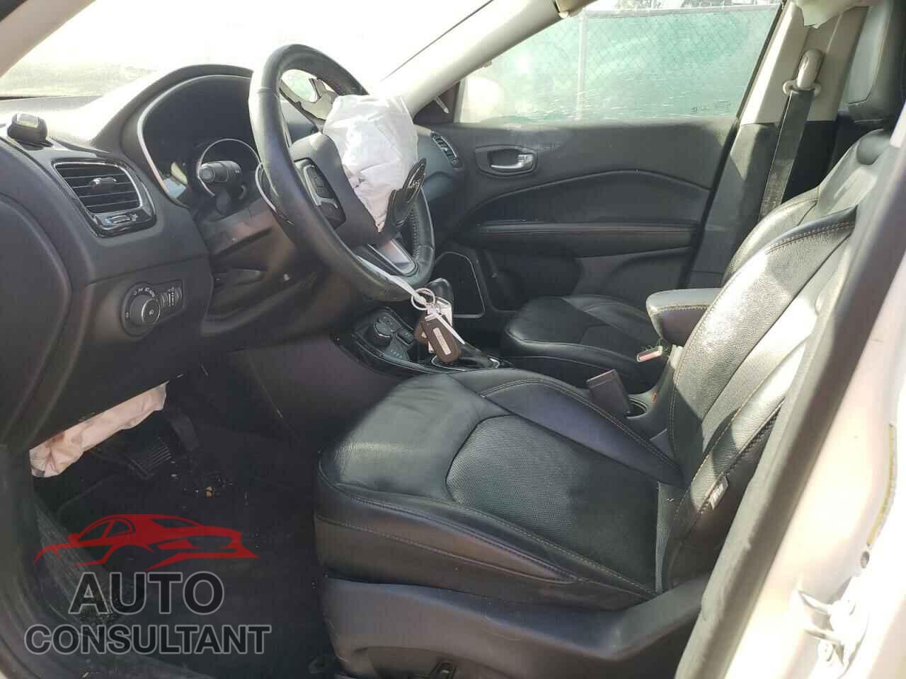 JEEP COMPASS 2018 - 3C4NJDCB3JT329190