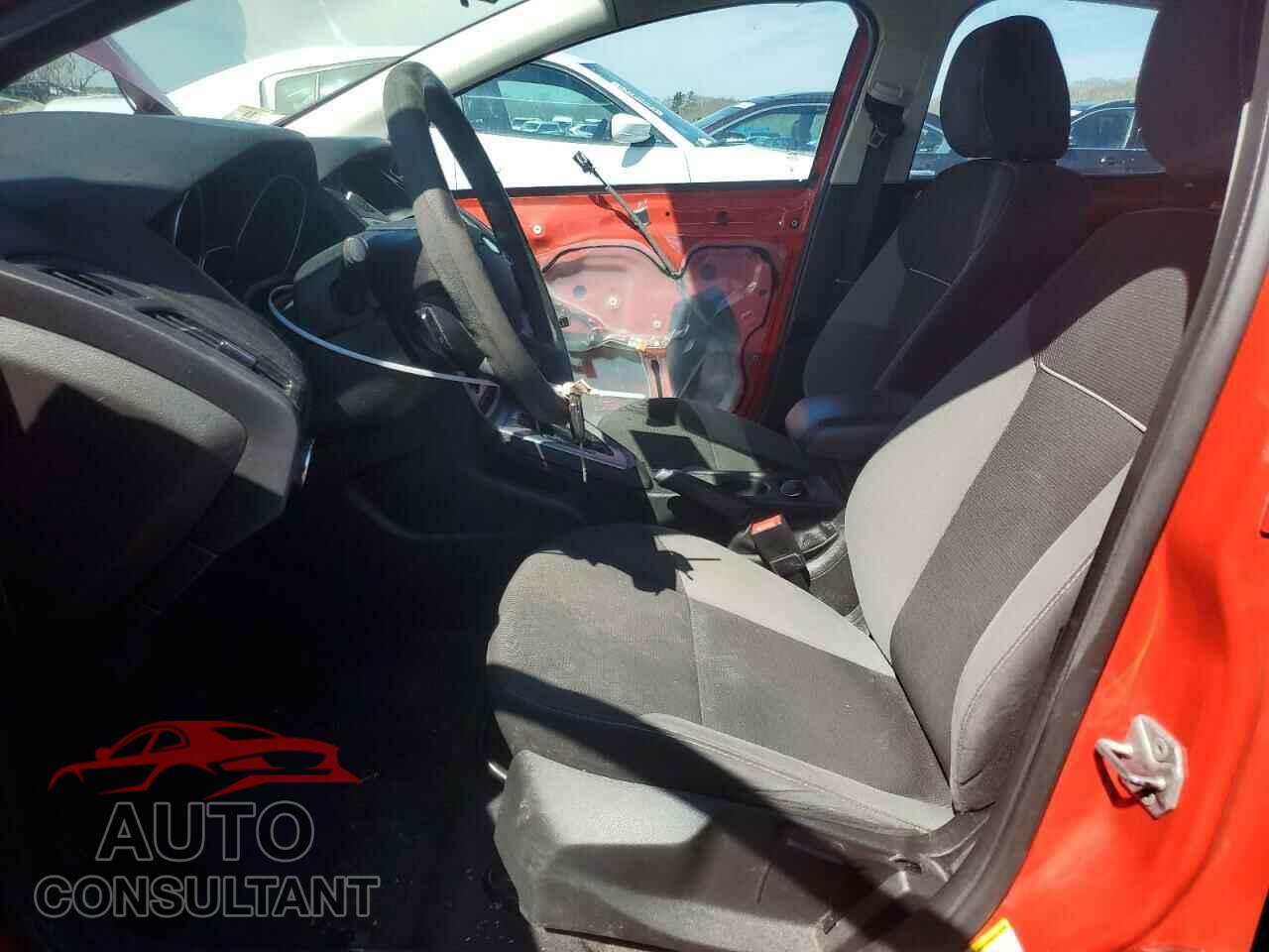 FORD FOCUS 2014 - 1FADP3F27EL215104
