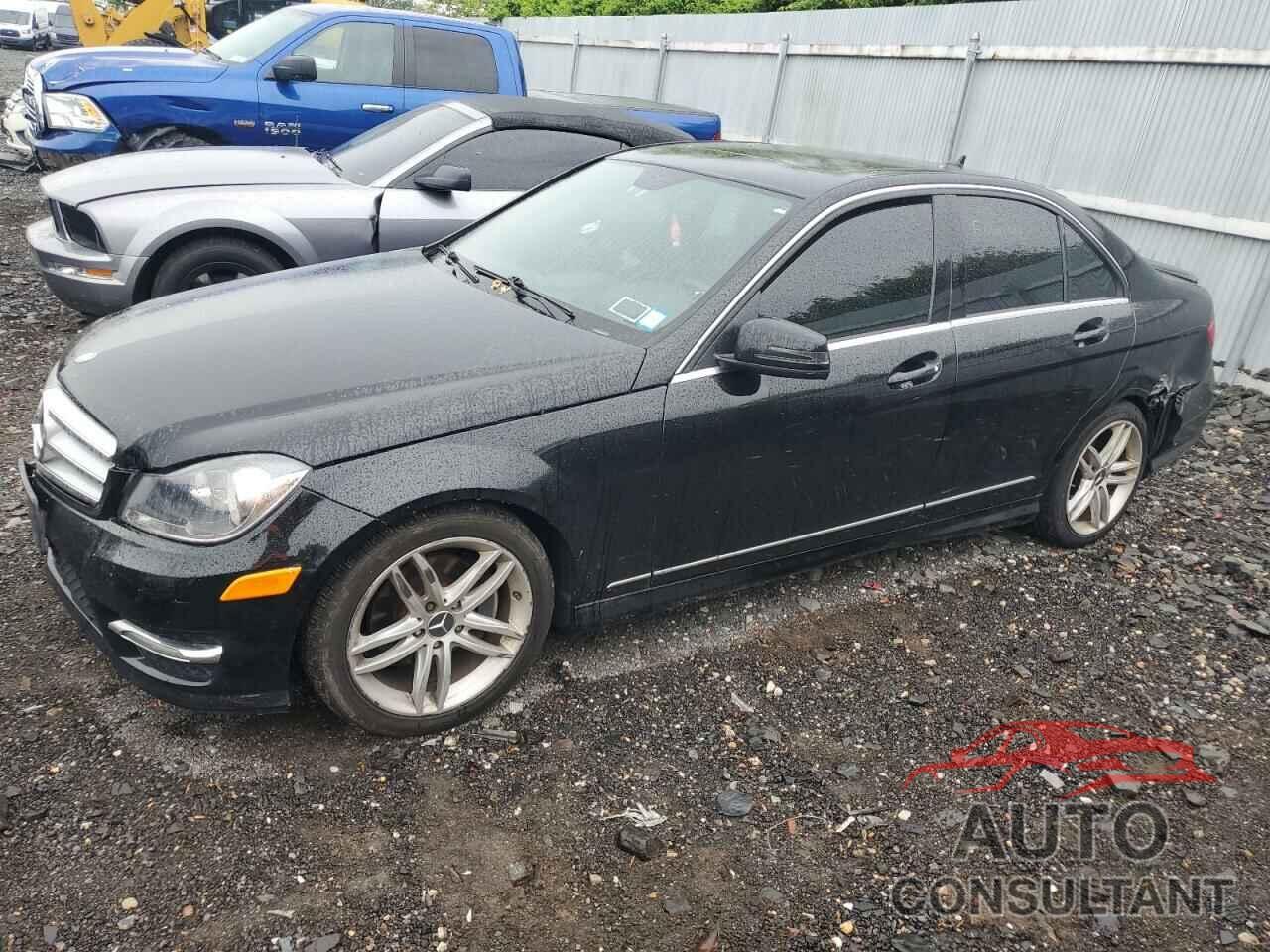MERCEDES-BENZ C-CLASS 2012 - WDDGF4HB0CR209206