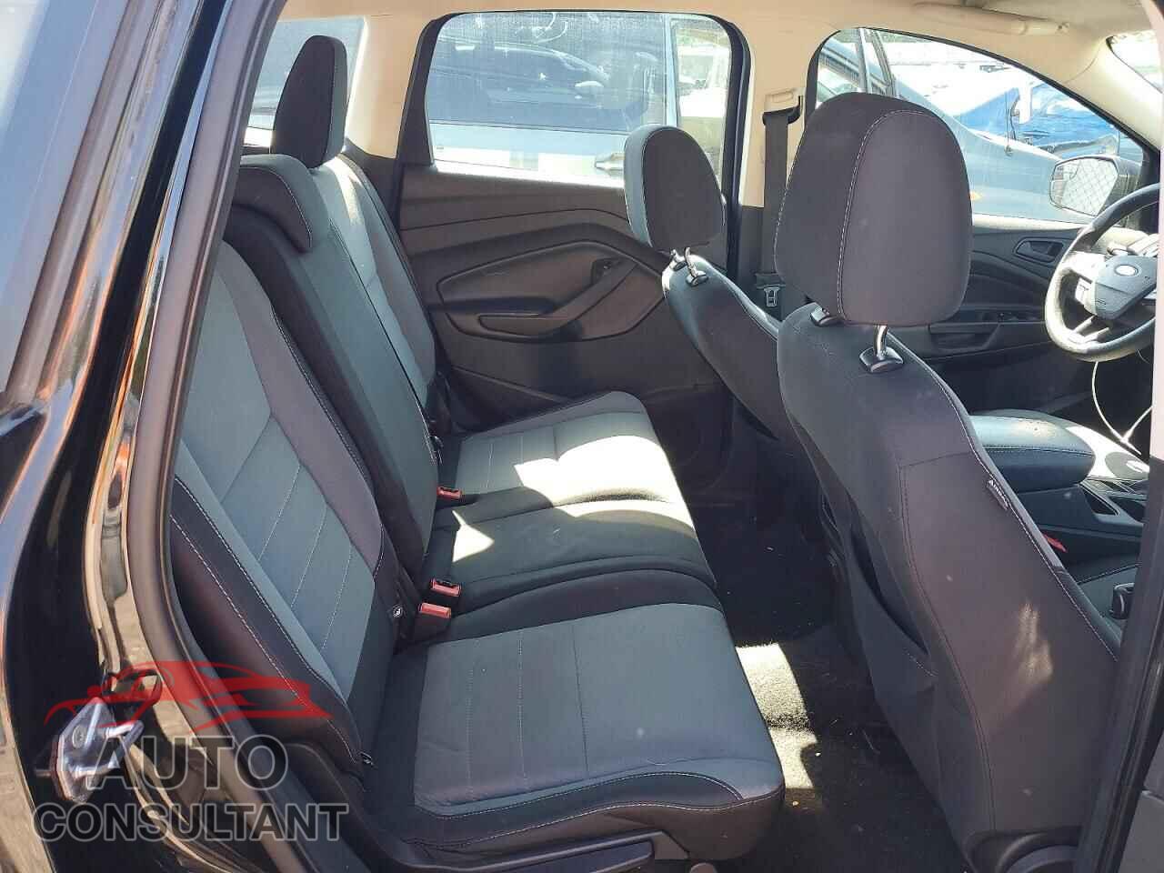 FORD ESCAPE 2017 - 1FMCU0F79HUC83875