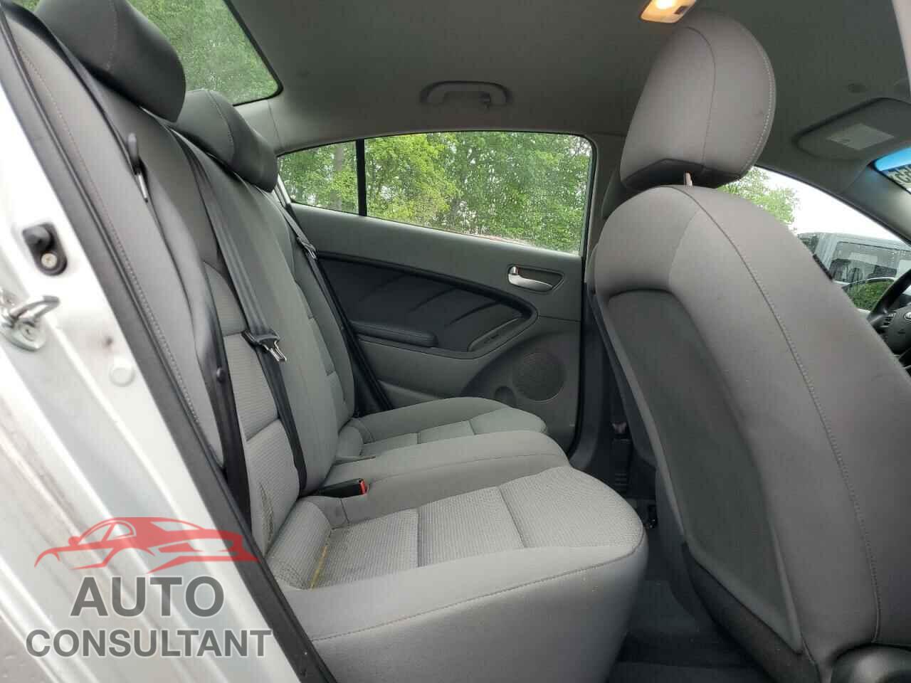 KIA FORTE 2017 - 3KPFK4A73HE055231