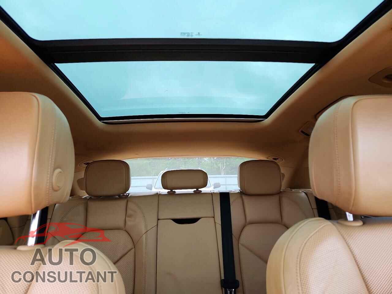 PORSCHE MACAN 2017 - WP1AA2A58HLB02677