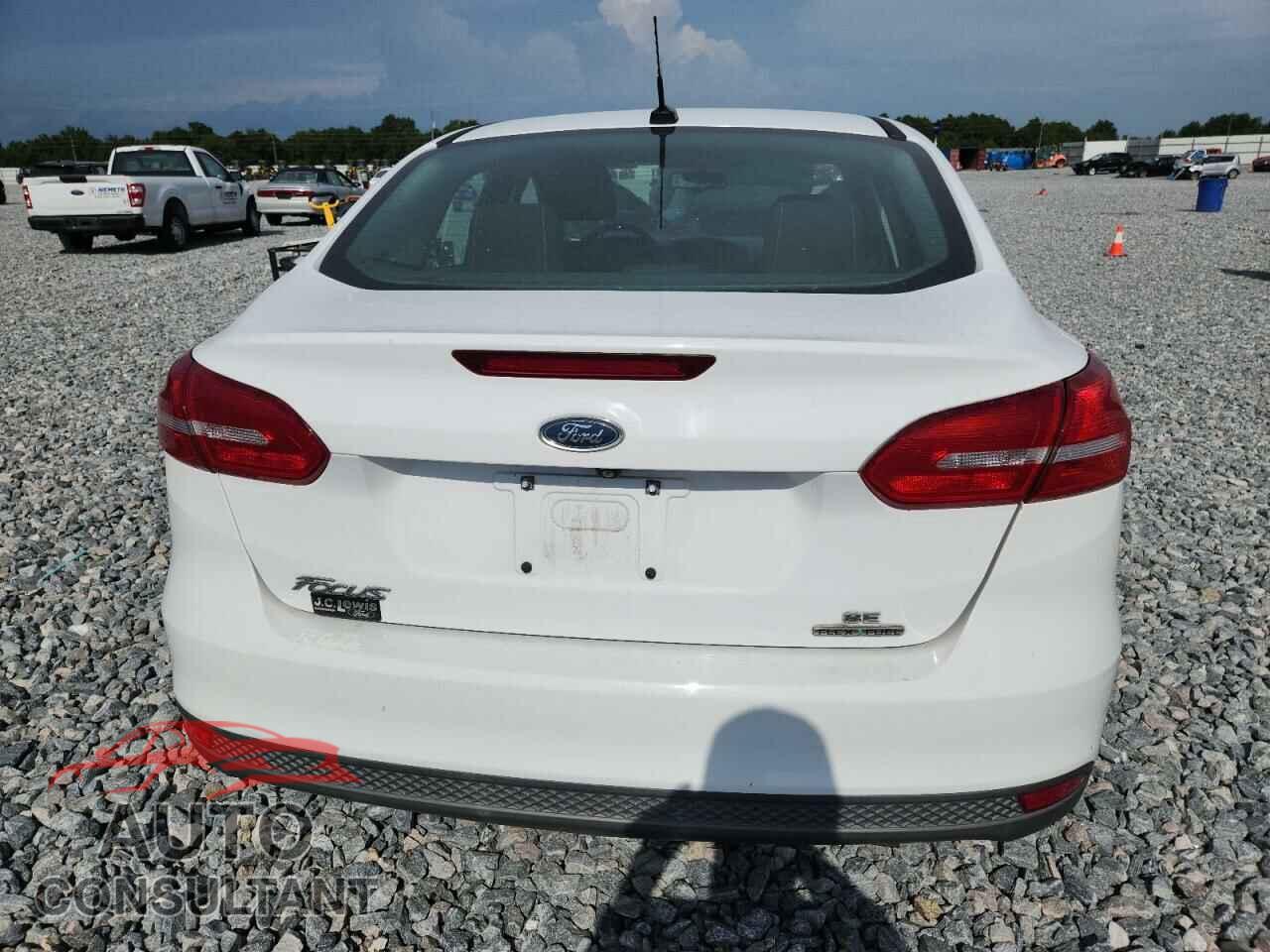 FORD FOCUS 2015 - 1FADP3F26FL276350