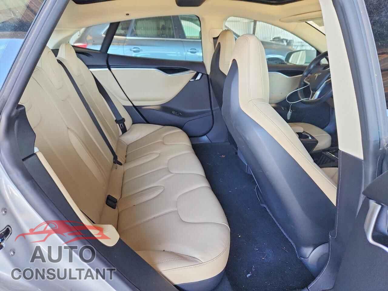 TESLA MODEL S 2013 - 5YJSA1CN8DFP13772