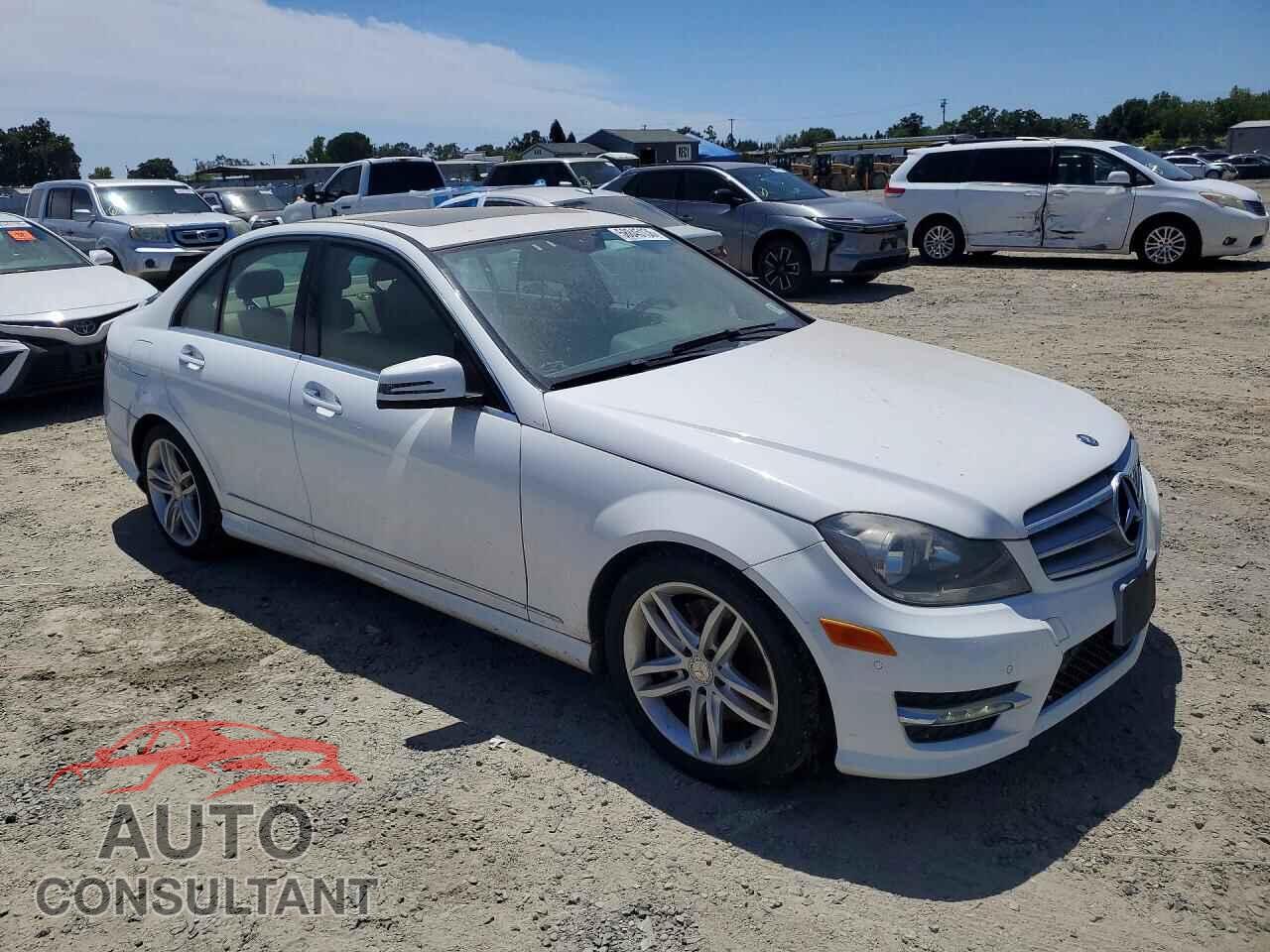 MERCEDES-BENZ C-CLASS 2013 - WDDGF8AB2DG147922