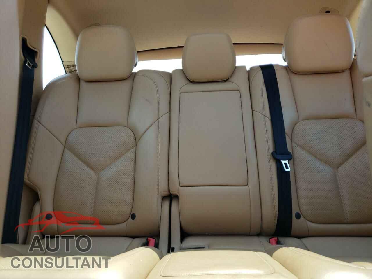 PORSCHE CAYENNE 2016 - WP1AA2A21GLA08662