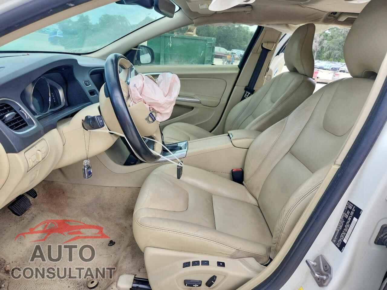 VOLVO V60 2016 - YV140MEK2G1301998