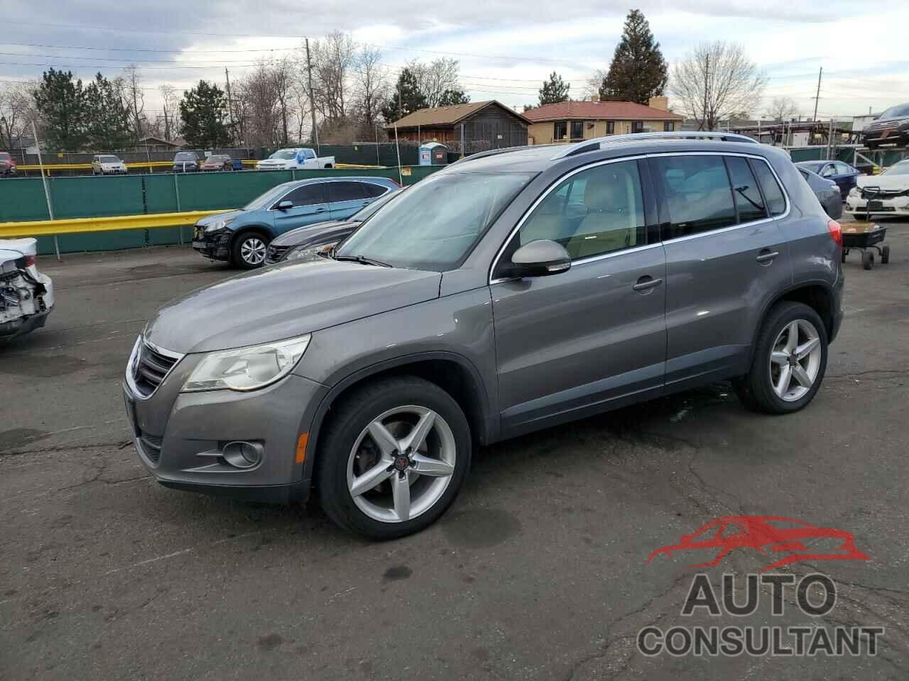 VOLKSWAGEN TIGUAN 2011 - WVGBV7AX3BW566339