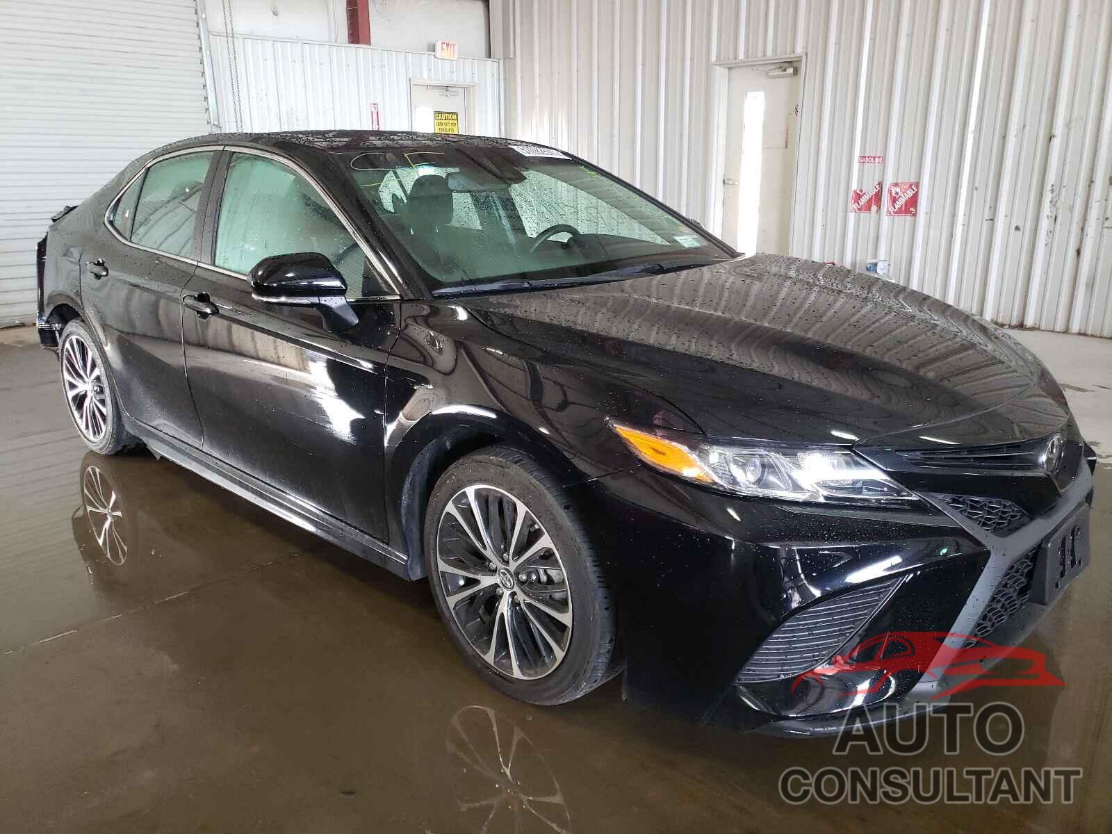 TOYOTA CAMRY 2018 - 4T1B11HK2JU528873